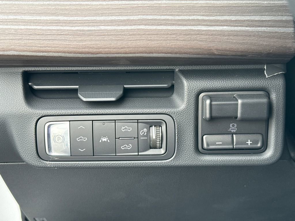 2025 GMC Sierra EV Denali - Photo 21