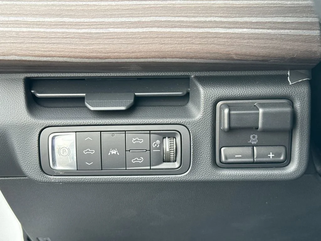 2025 GMC Sierra EV Denali - Photo 21