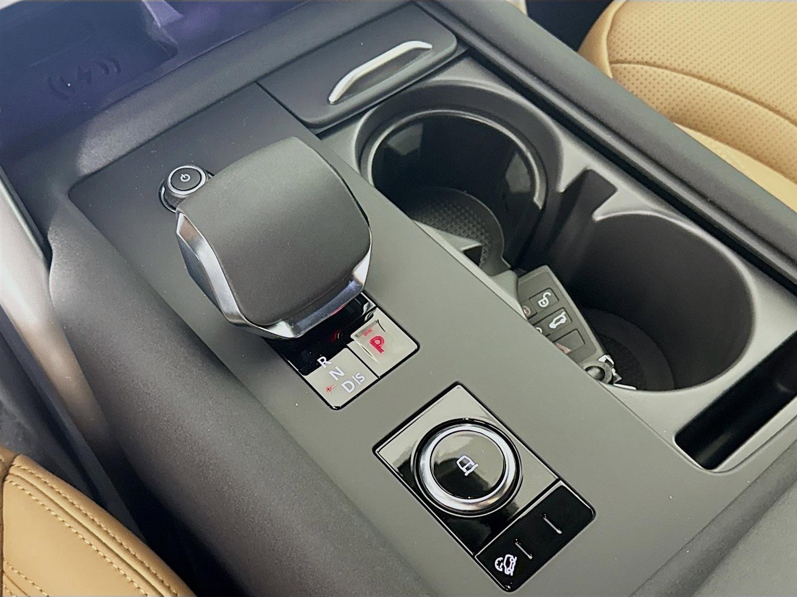 Used 2025 Fuji White Land Rover Dynamic SE image 19