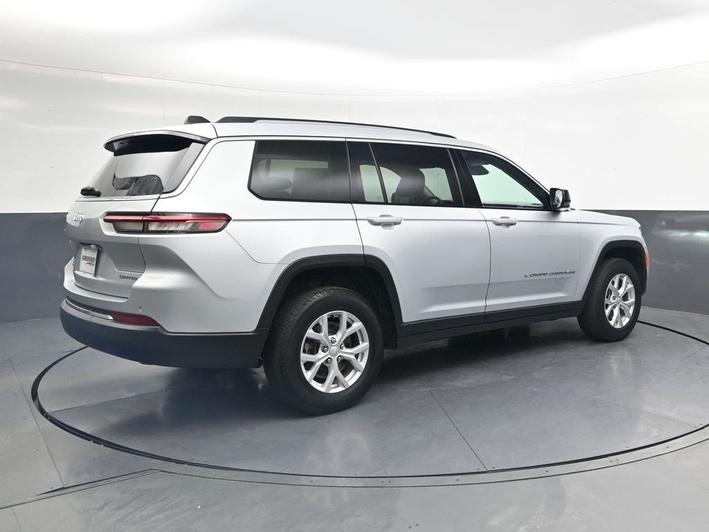 Used 2023 Silver Zynith Jeep Limited image 4