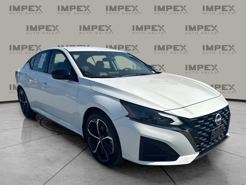 Used 2025 White Nissan 2.5 SR image 4