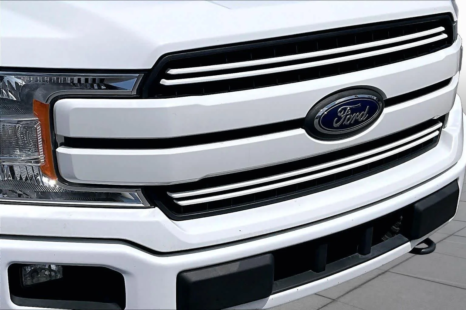 Used 2018 Oxford White Ford LARIAT image 29