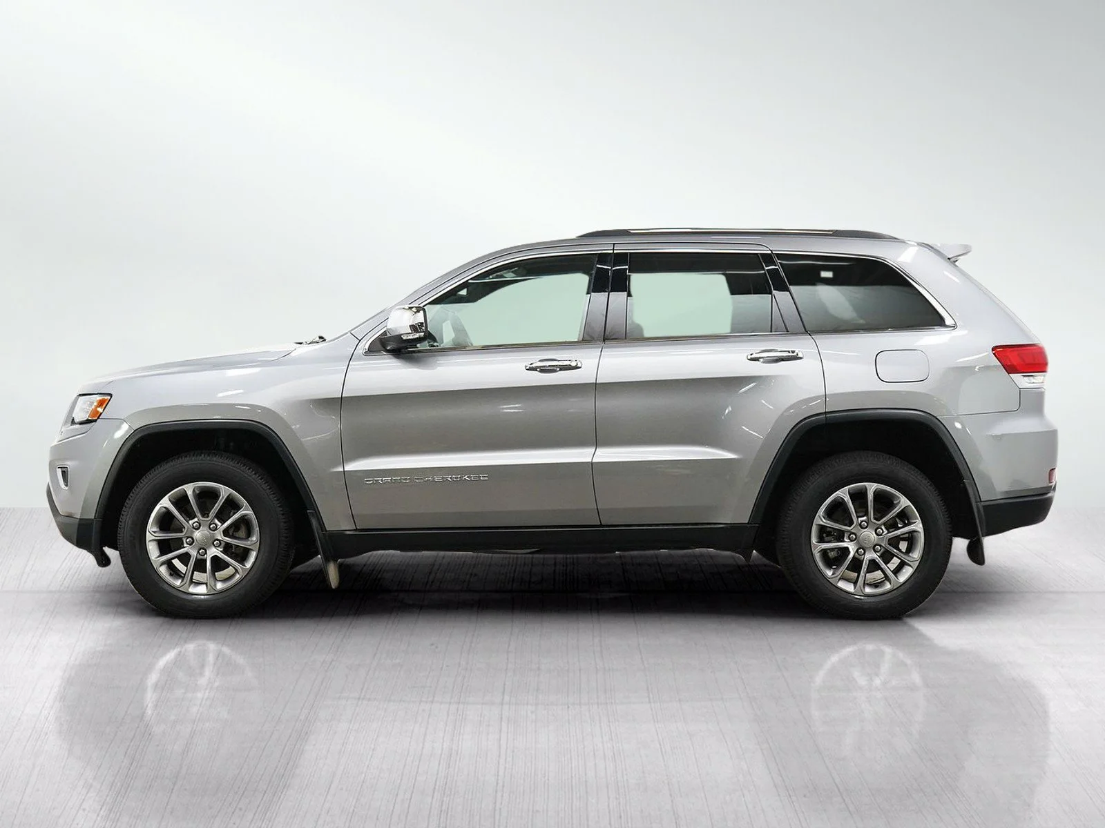 Used 2015 Jeep Grand Cherokee Limited with VIN 1C4RJFBG4FC886736 for sale in Hopkins, Minnesota