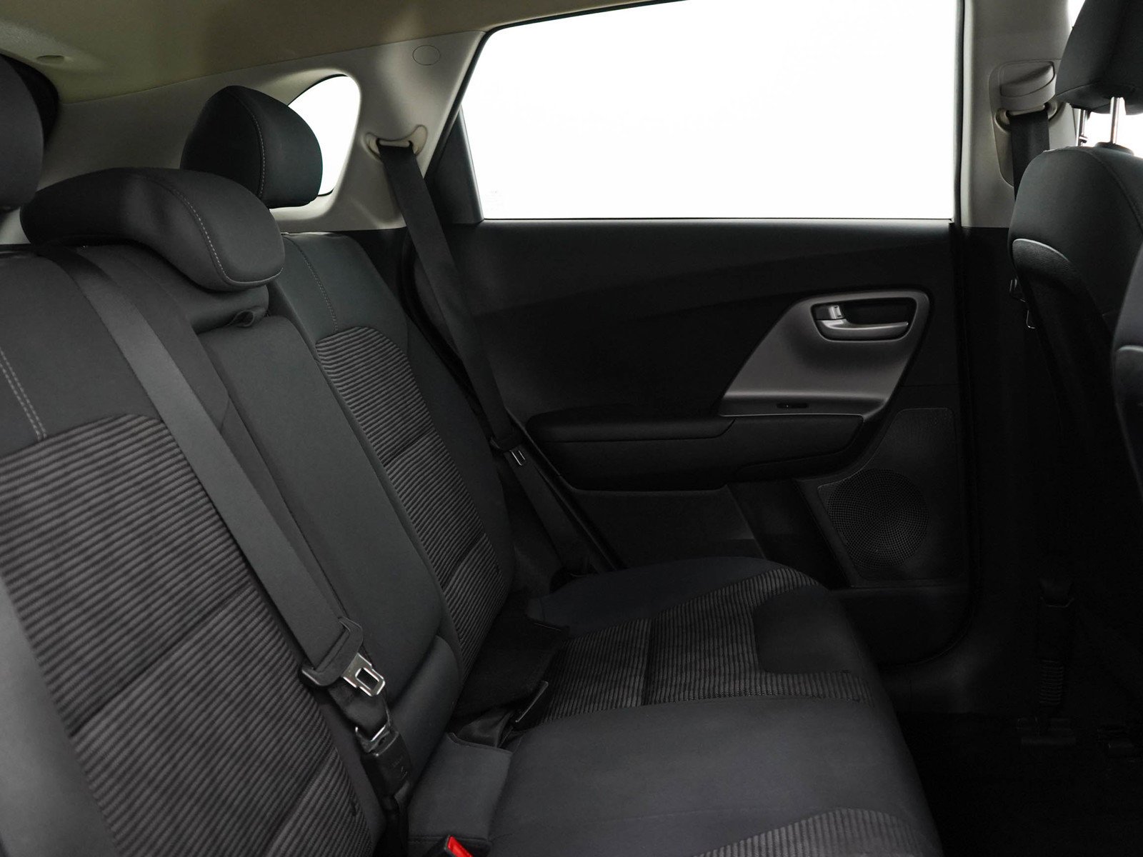 Used 2018 Snow White Pearl Kia LX image 12