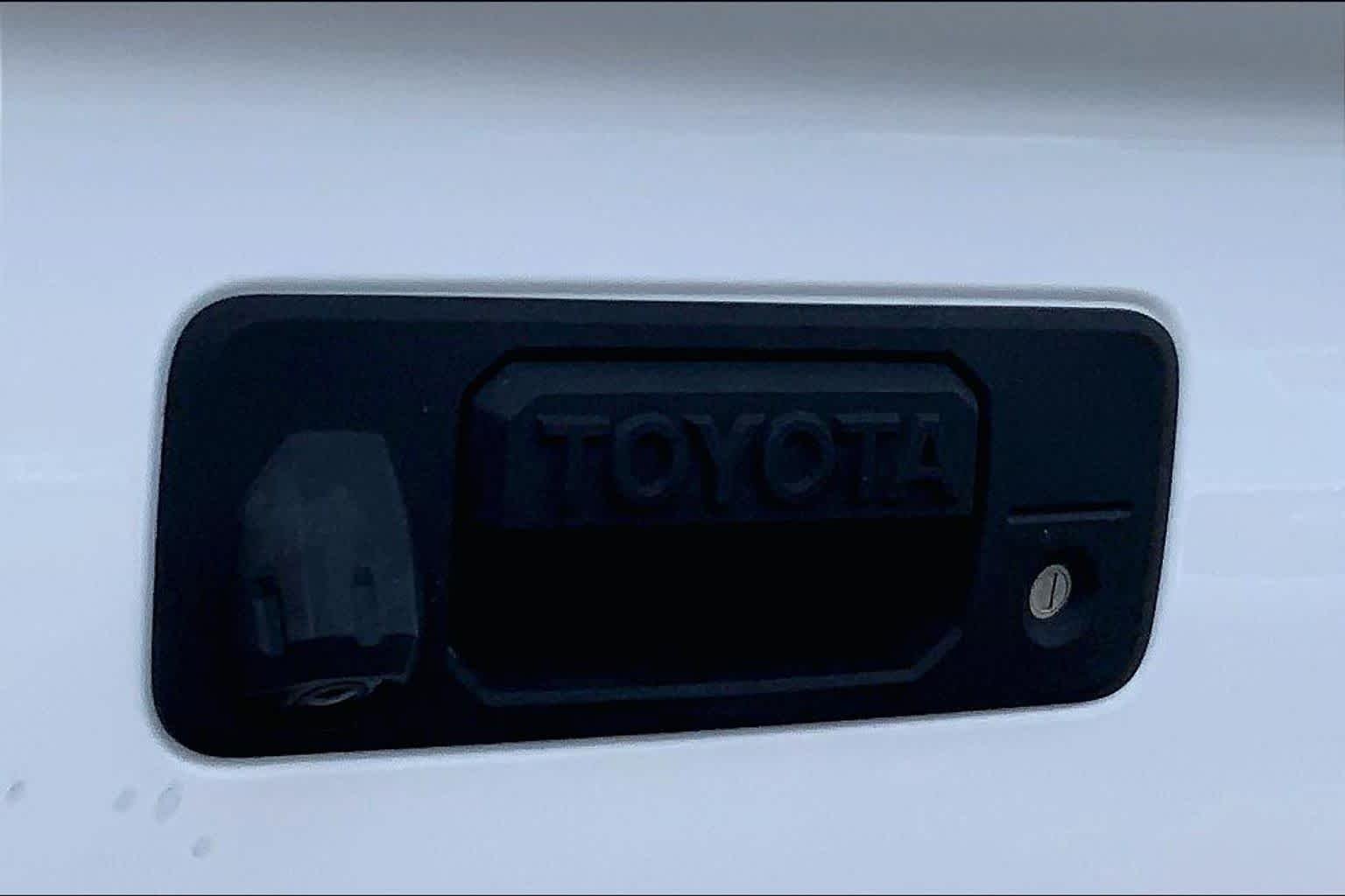 Used 2016 Super White Toyota Platinum image 28
