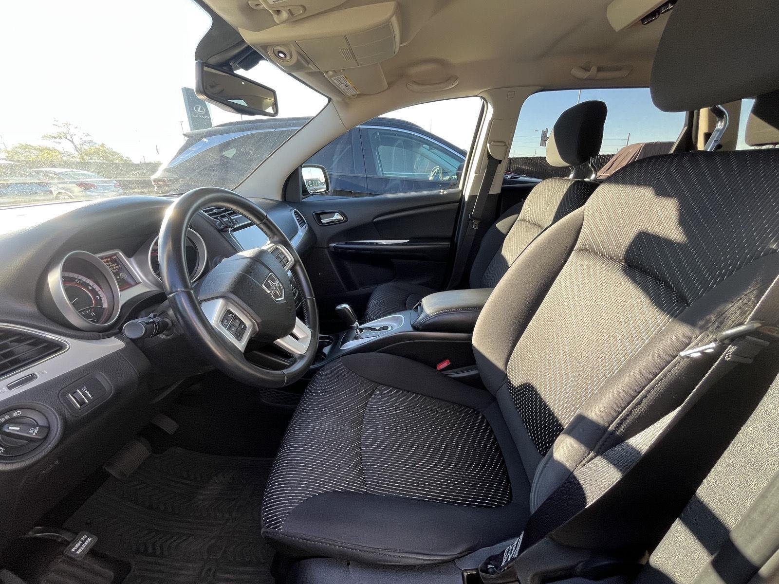 Used 2014 Granite Crystal Metallic Clearcoat Dodge SXT image 7