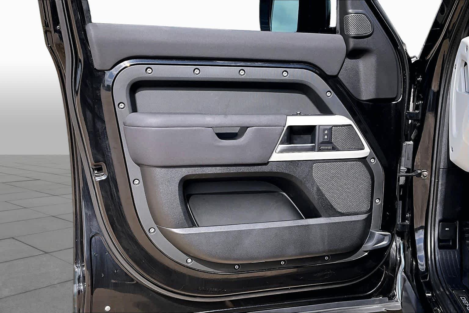 Used 2022 Santorini Black Metallic Land Rover X-Dynamic SE image 22