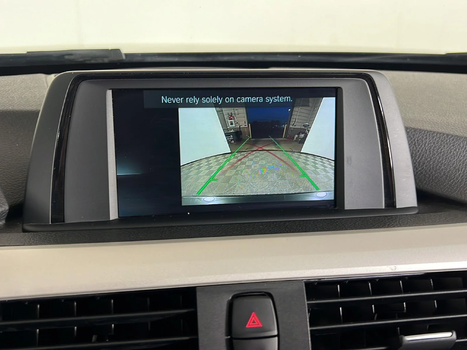 Used 2018 Jet Black BMW 320i xDrive image 10