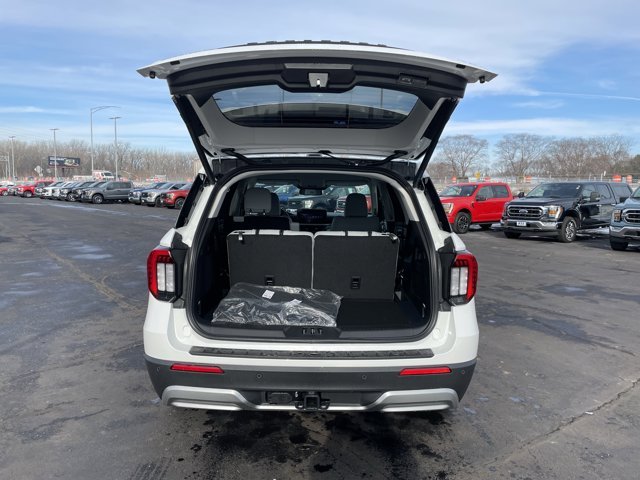 New 2026 Star White Metallic Tri-Coat Ford Platinum™ image 5