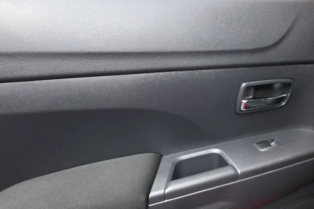 Used 2024 Red Mitsubishi 2.0 ES image 9