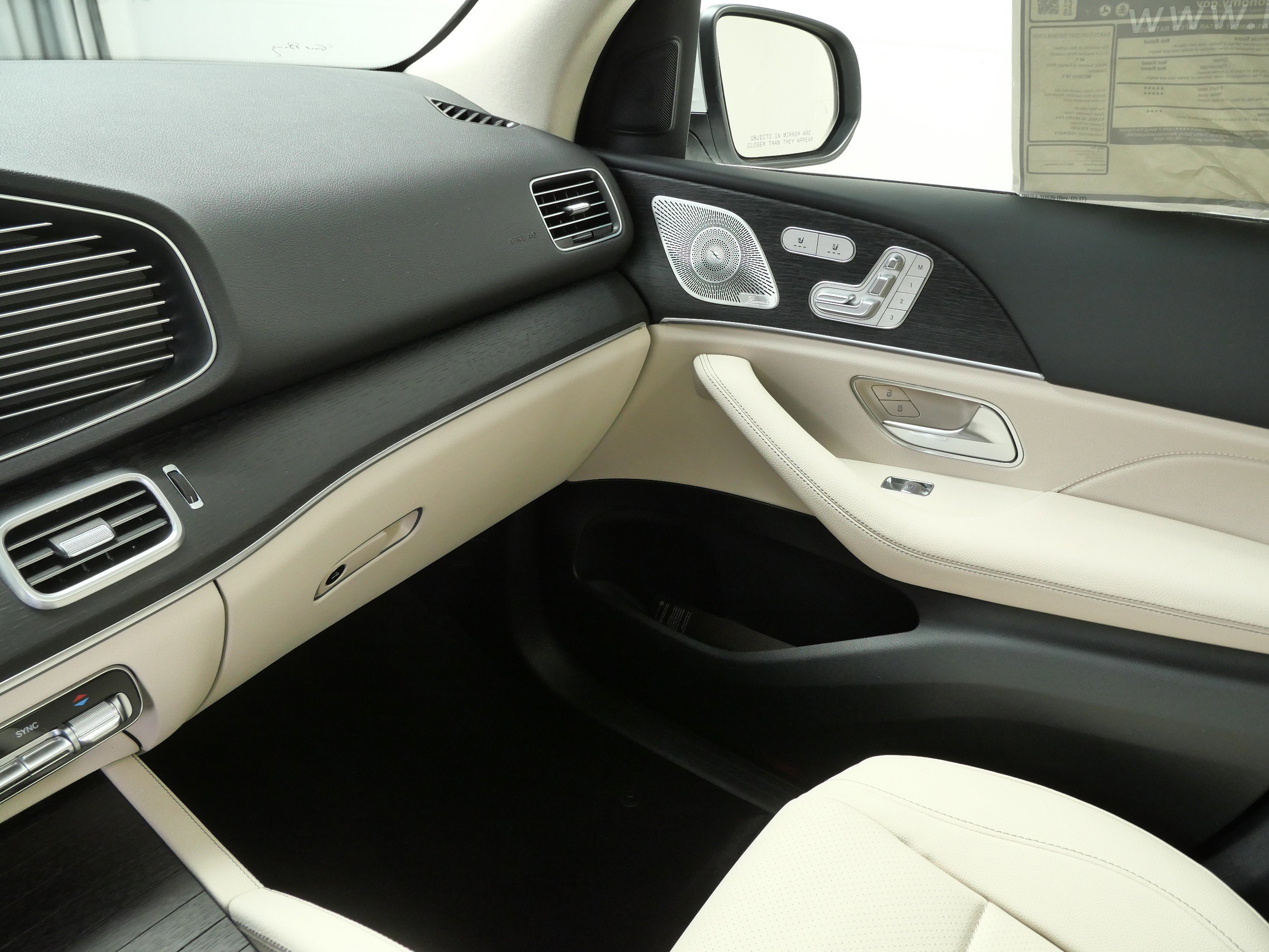 New 2026 MANUFAKTUR Moonlight White Metallic Mercedes-Benz GLE 350 image 11