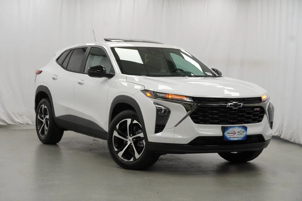 New 2026 Summit White Chevrolet 1RS image 7