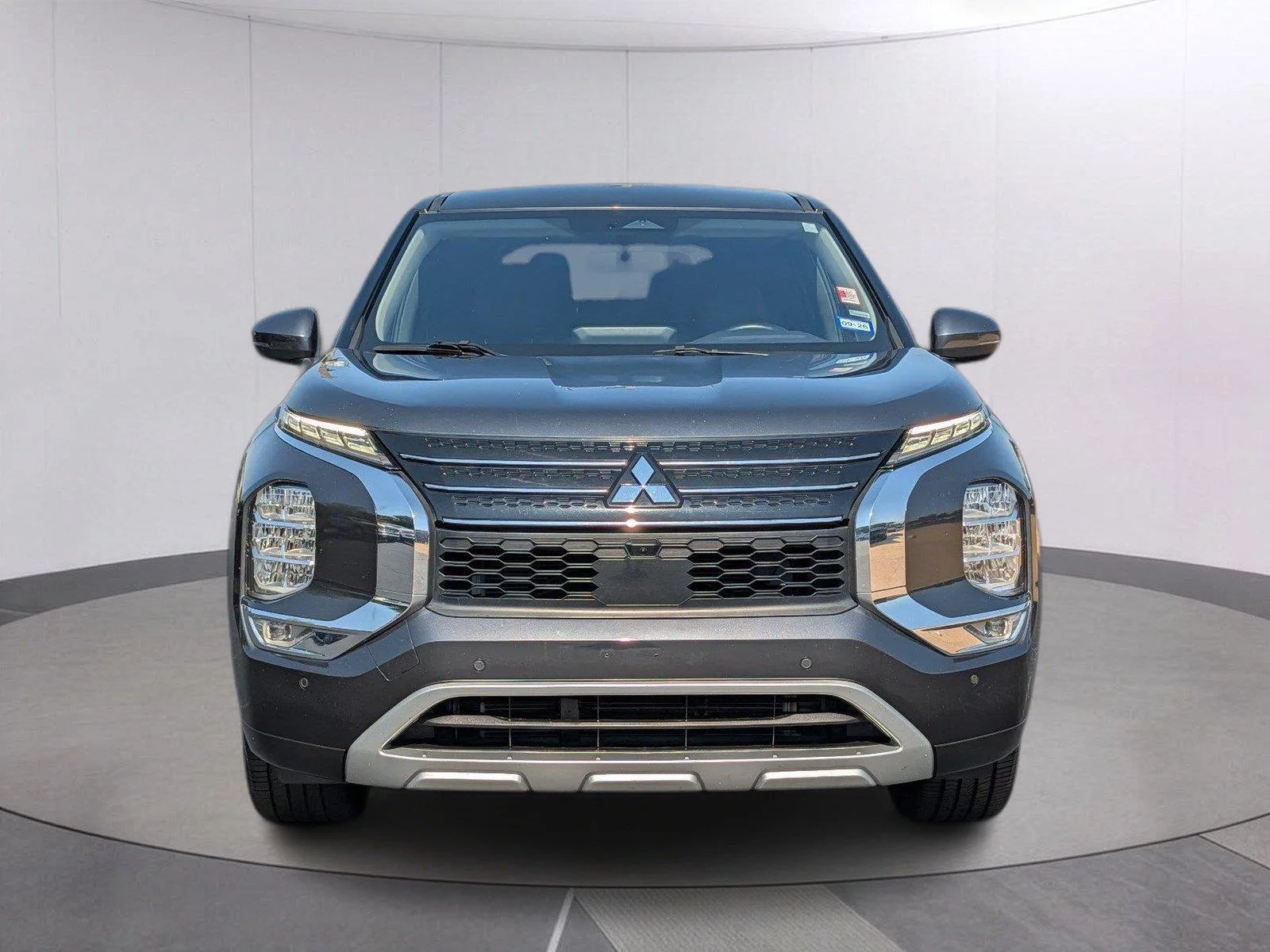 Used 2024 Alloy Silver Metallic Mitsubishi SE image 8