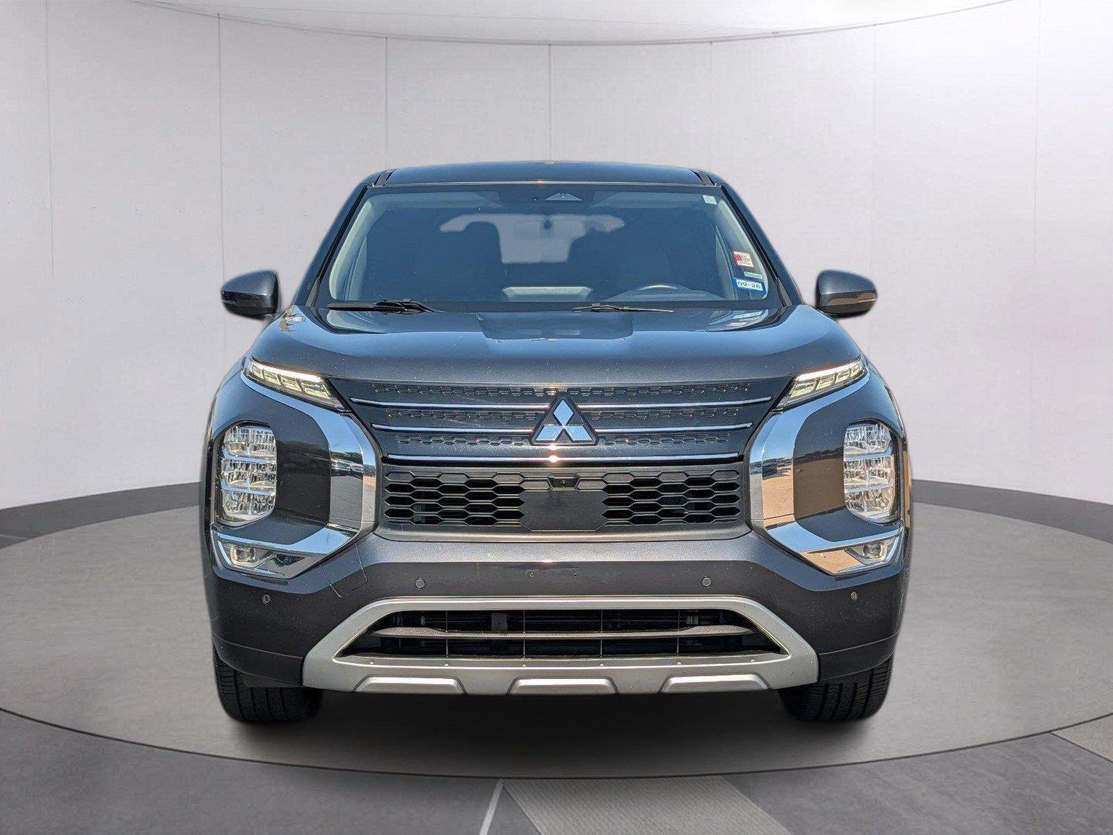 Used 2024 Alloy Silver Metallic Mitsubishi SE image 8