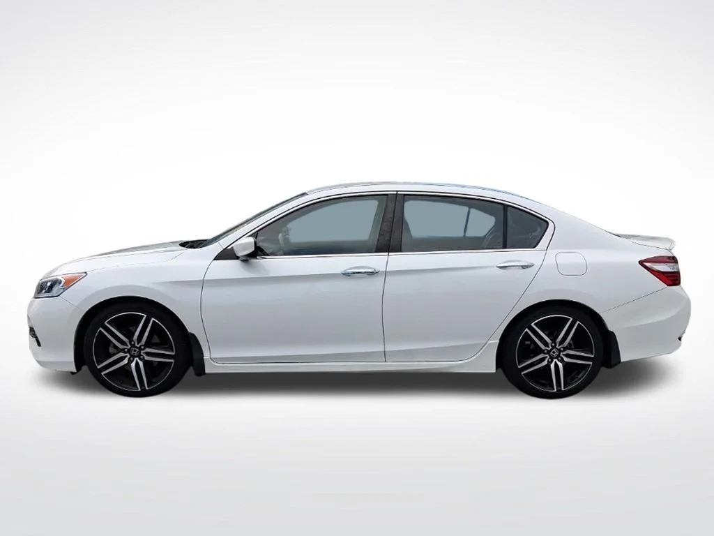 Used 2016  Honda Sport image 9