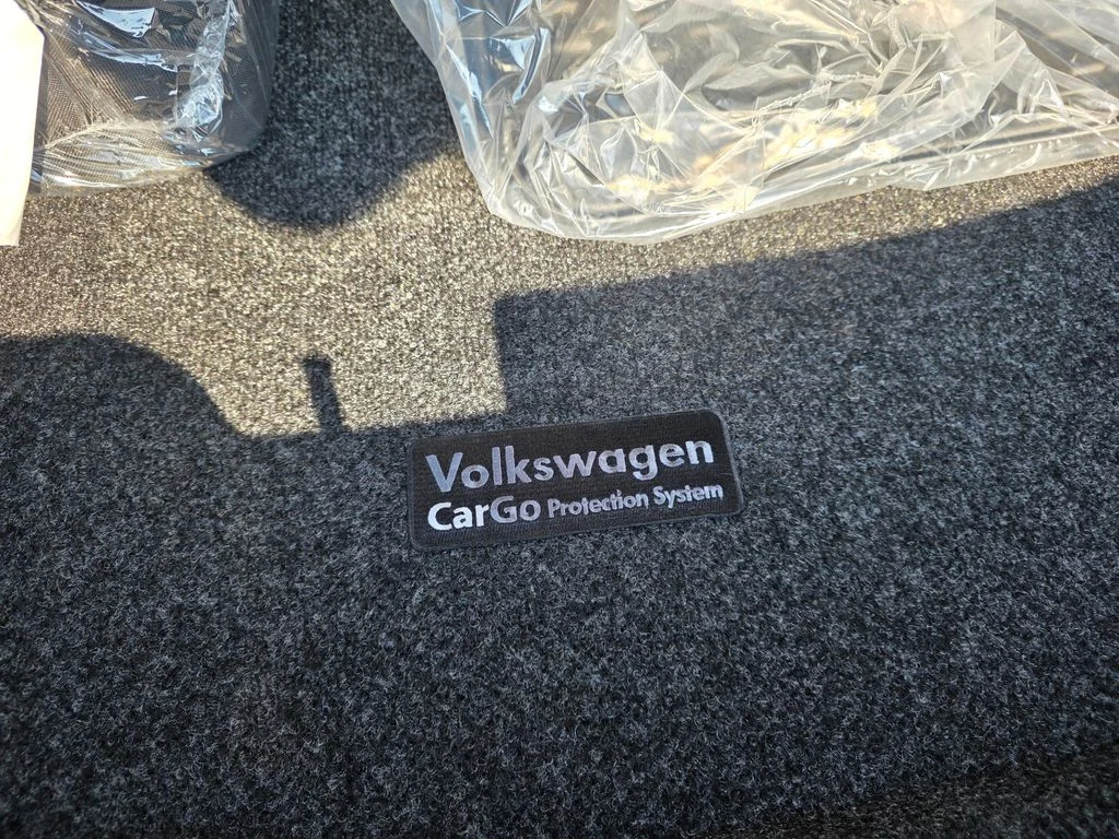 New 2026 Pure White w/Deep Black Roof Volkswagen 2.0T Autobahn image 22