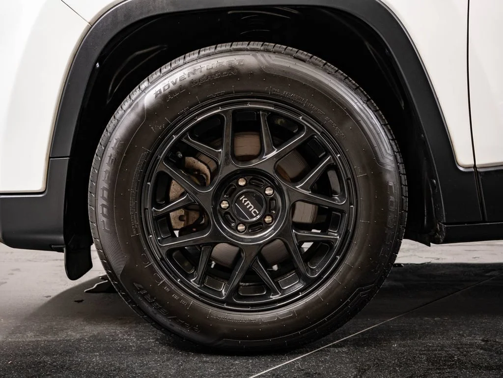 Used 2019 Bright White Clear Coat Jeep Latitude image 13