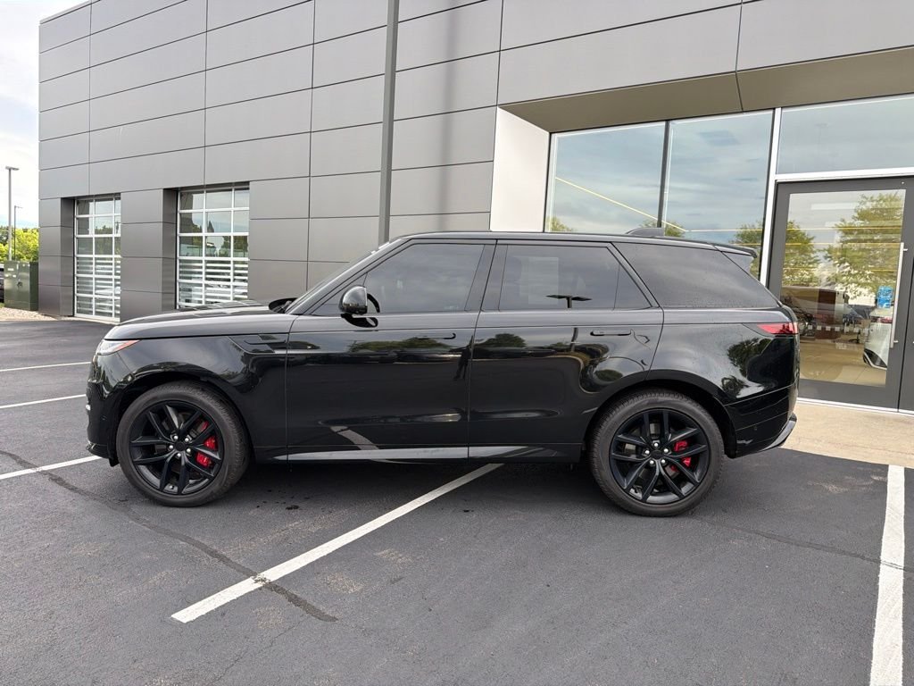 Used 2023 Black Land Rover First Edition image 2