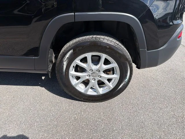 Used 2018 Diamond Black Jeep Latitude Plus image 14
