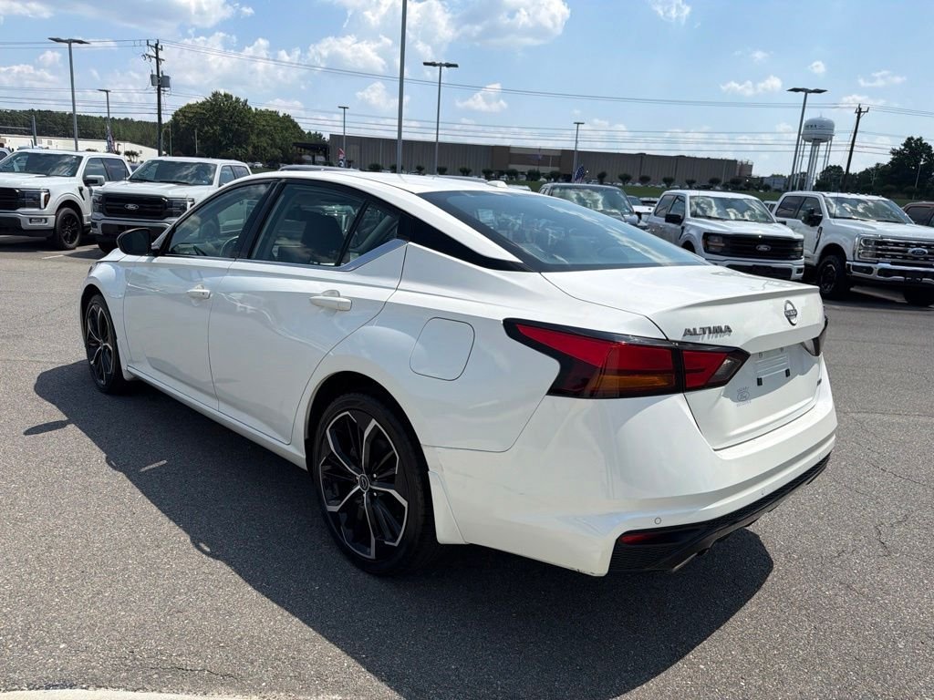 Used 2024 White Nissan 2.5 SR image 6