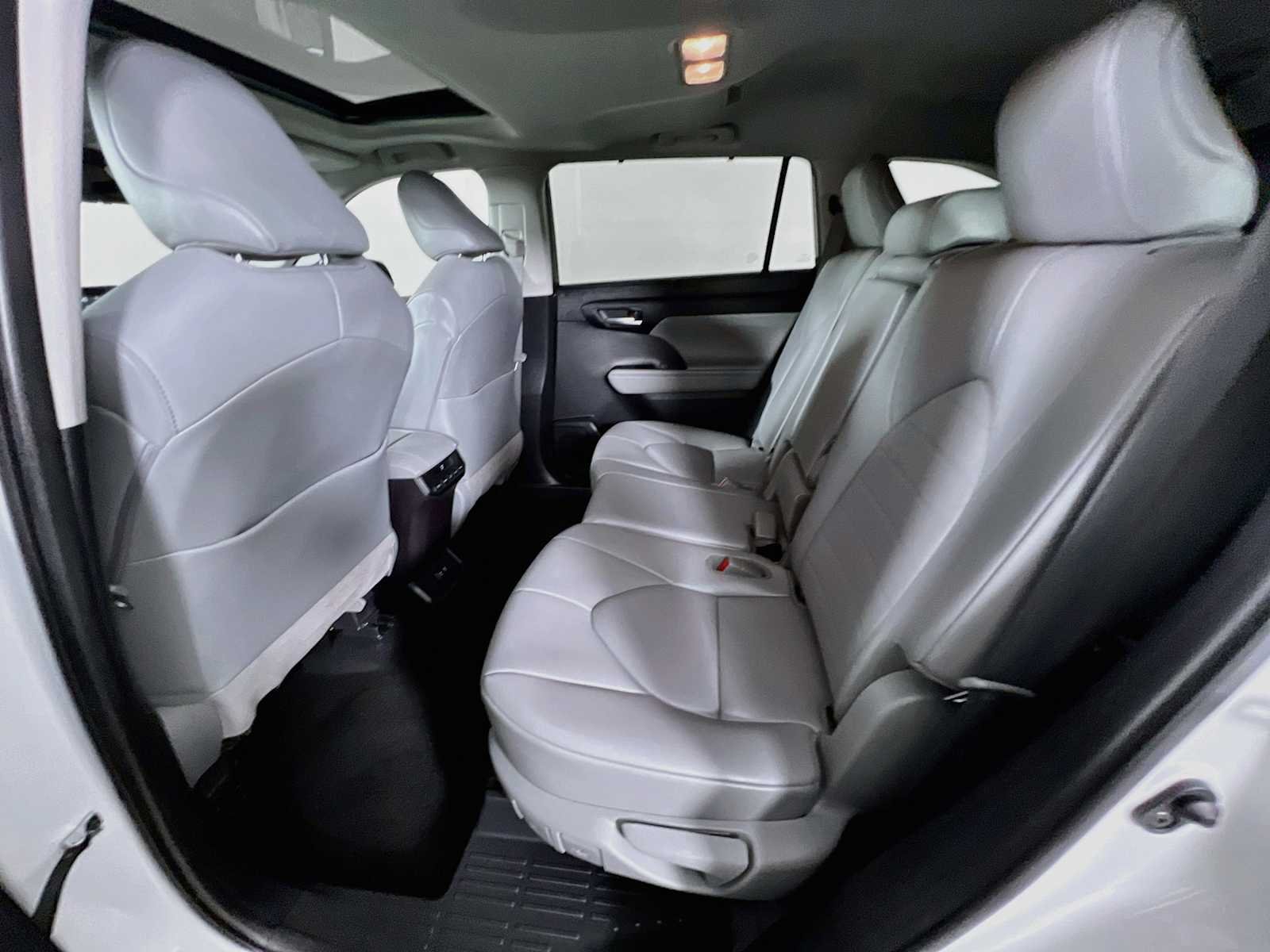 Used 2021 Blizzard Pearl Toyota XLE image 26