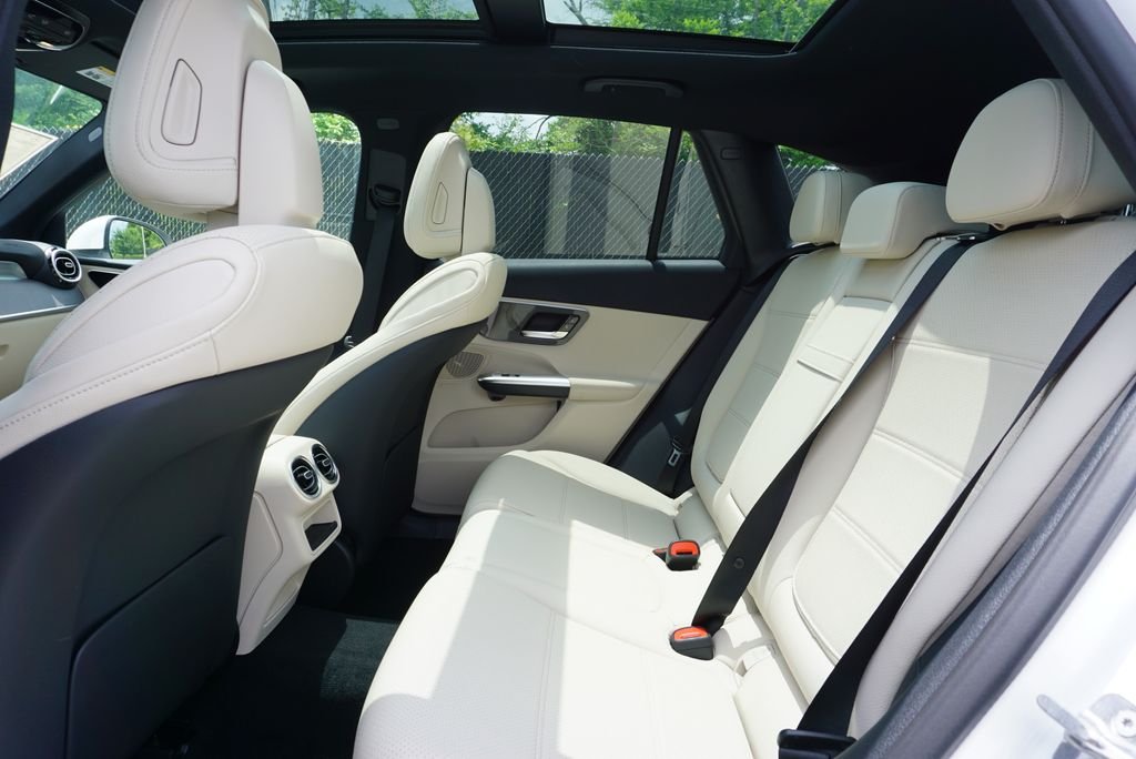 New 2026 Polar White Mercedes-Benz GLC 300 image 13
