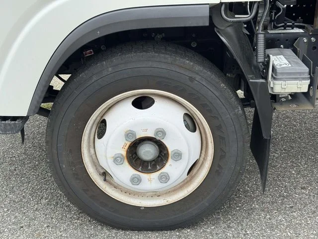 Used 2020 White Isuzu 200 image 18