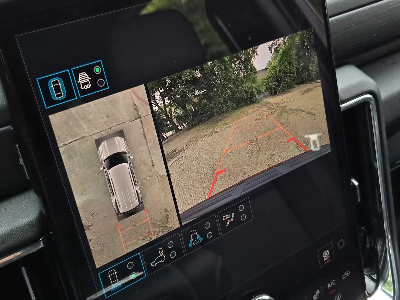 2026 GMC Yukon Denali - Photo 12