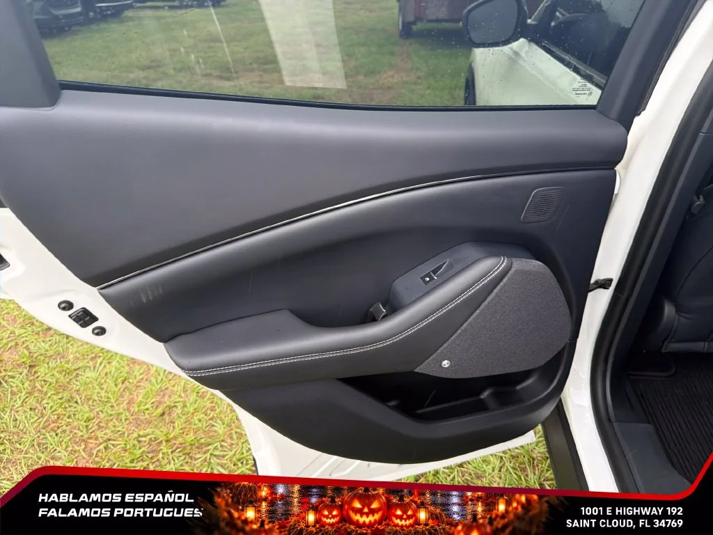 Used 2022  Ford Premium image 23