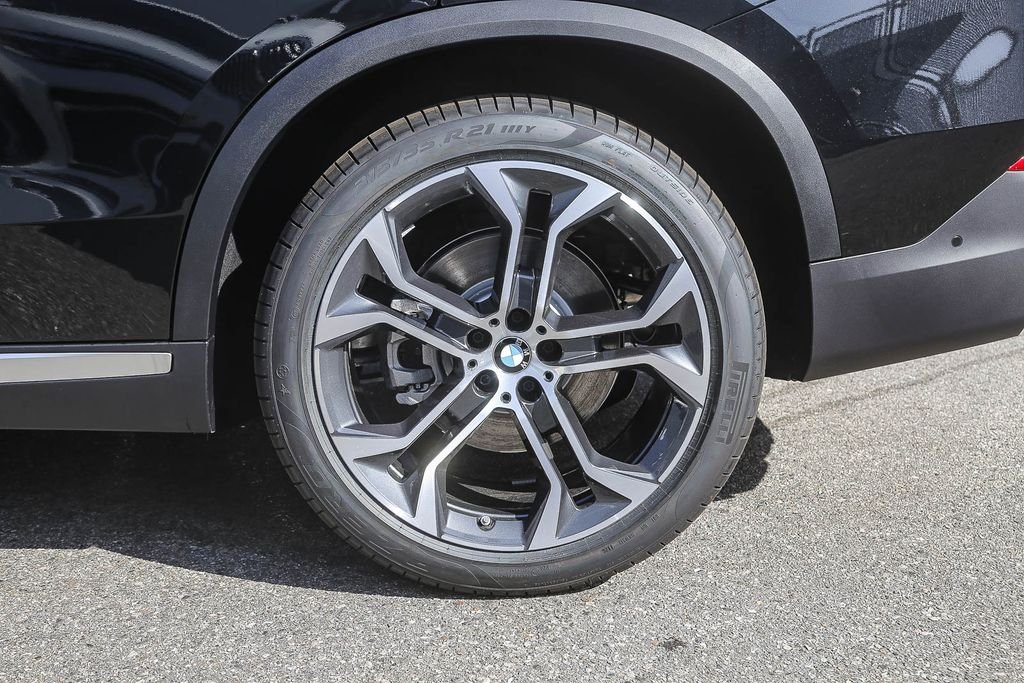 New 2026 Black Sapphire Metallic BMW xDrive40i image 8