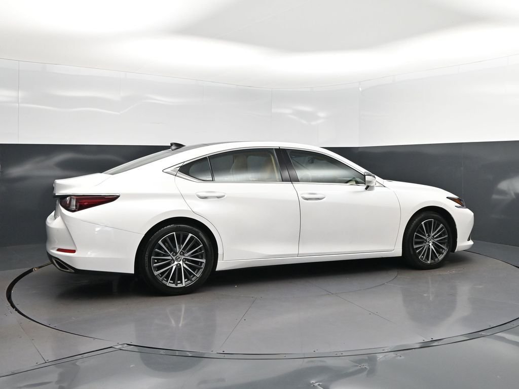 Used 2024 White Lexus 350 image 8