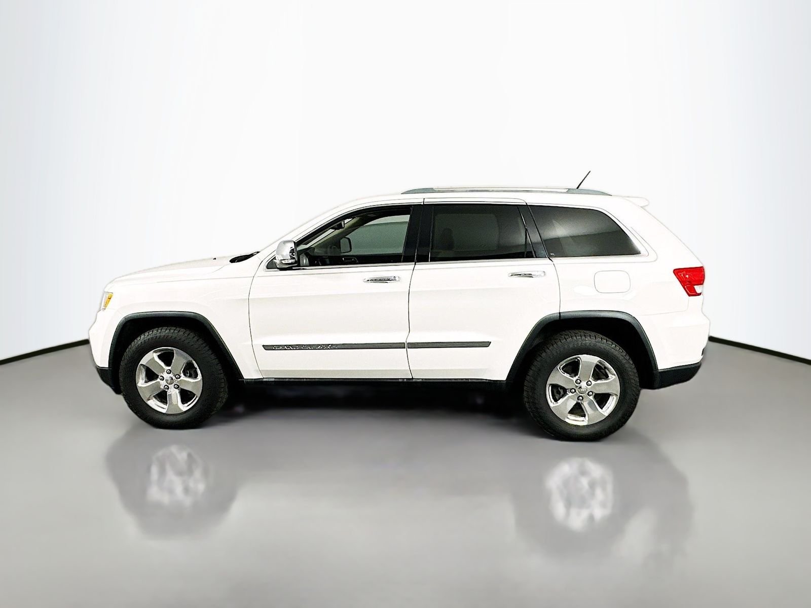 Used 2011 Stone White Clearcoat Jeep Limited image 5