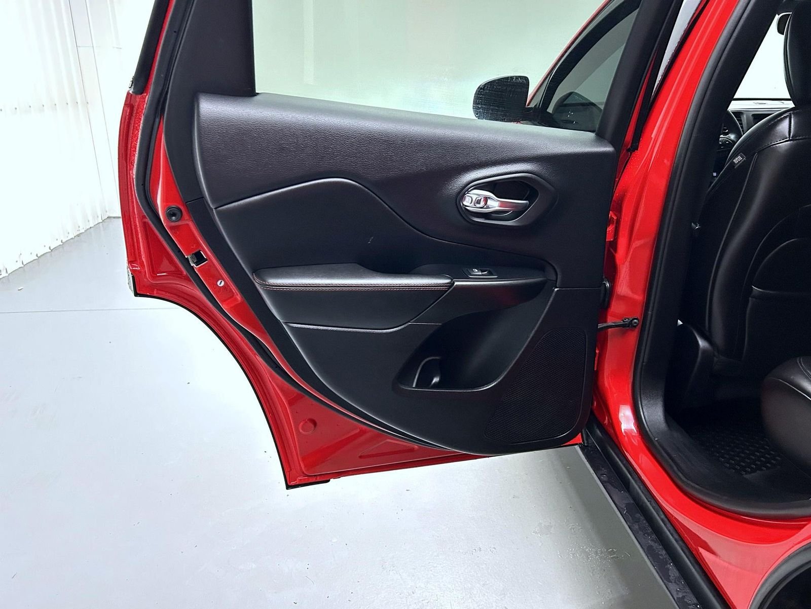 Used 2019 Red Jeep Trailhawk image 20