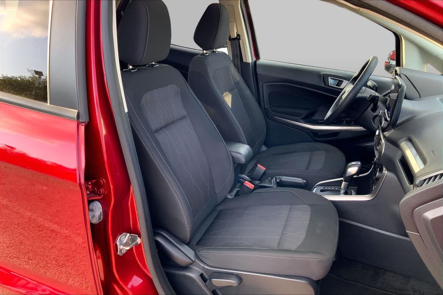 Used 2021 Ruby Red Metallic Tinted Clearcoat Ford SE image 9