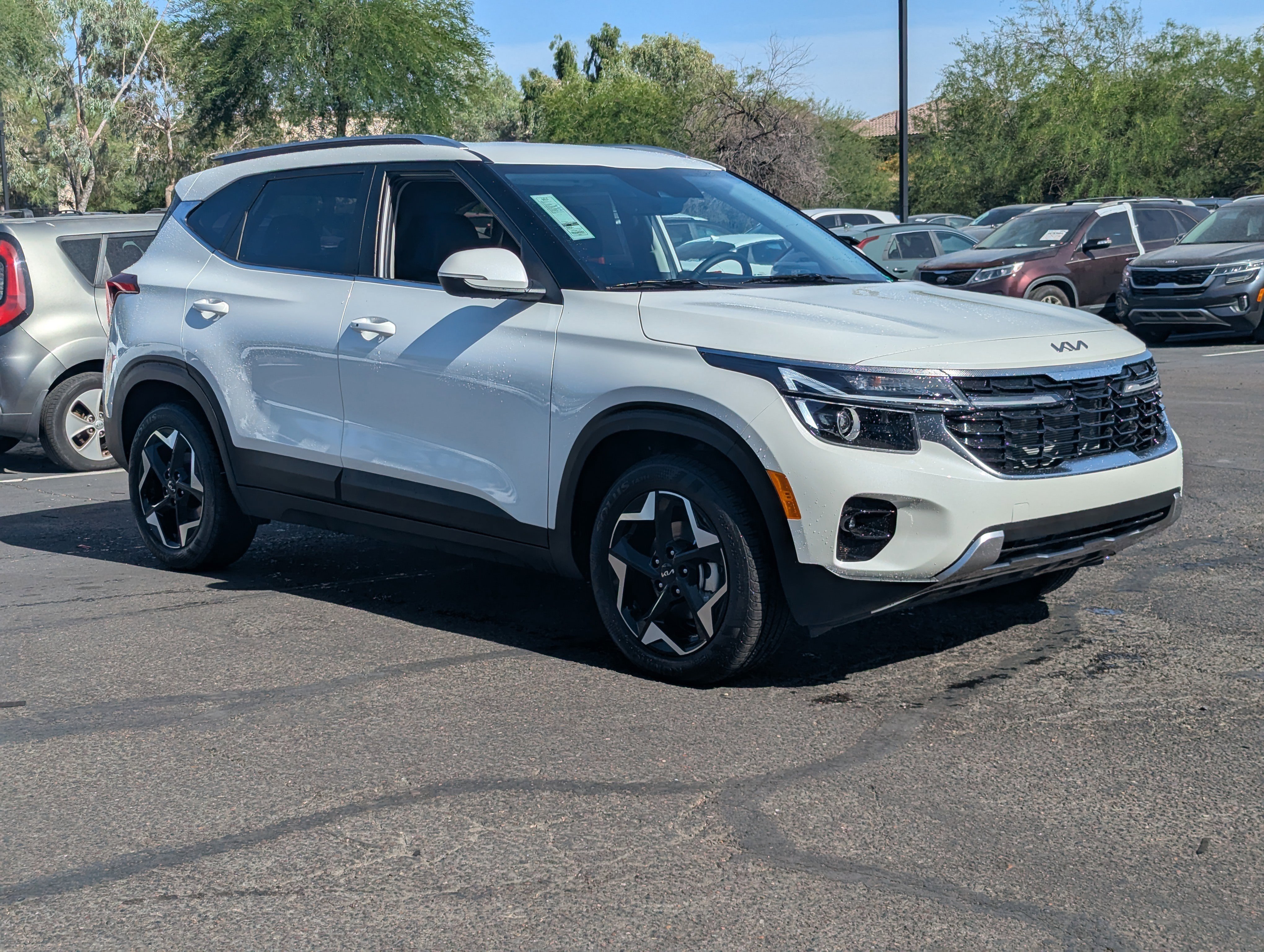 New 2026 Snow White Pearl Kia EX image 32