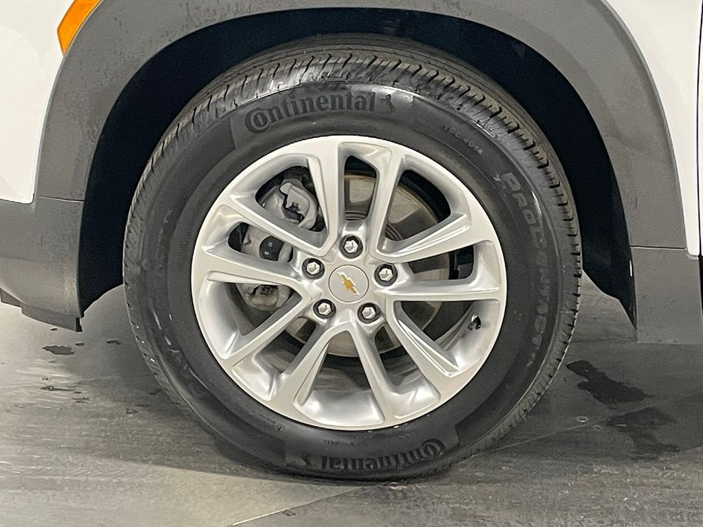 Used 2025 White Chevrolet LS image 34