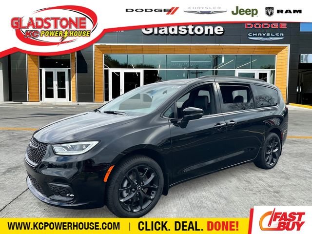 2026 Chrysler Pacifica Limited AWD's photo