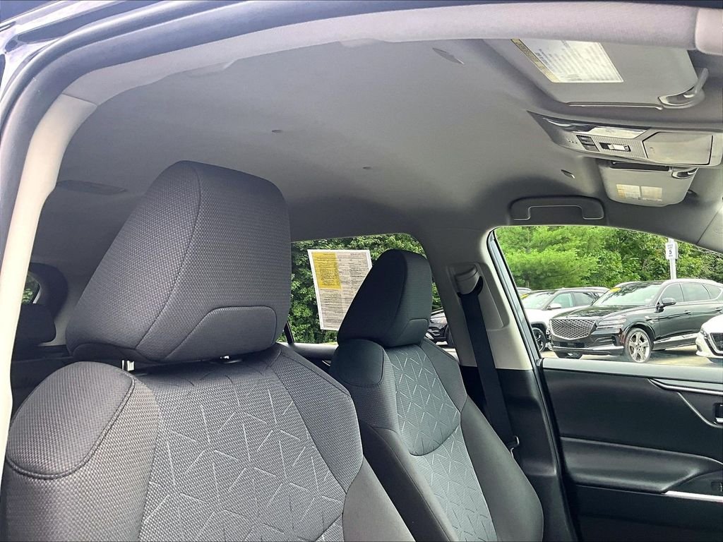 Used 2025  Toyota XLE image 22