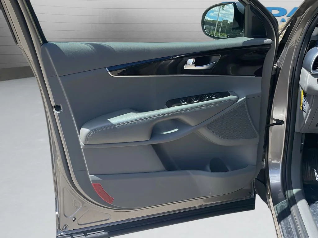 Used 2016 Silver Kia EX image 24