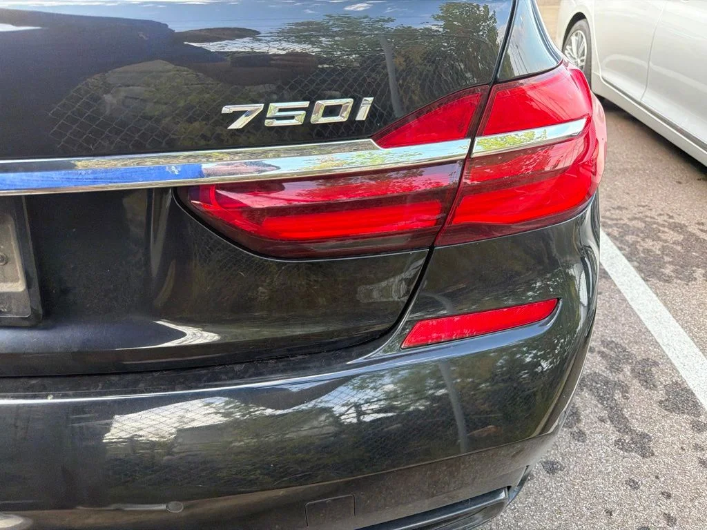 Used 2018 Black BMW 750i xDrive image 3
