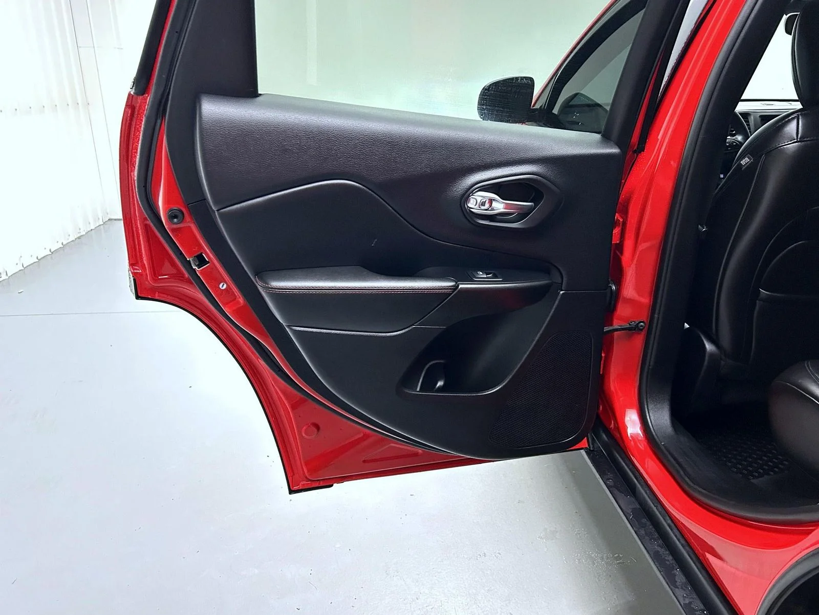 Used 2019 Red Jeep Trailhawk image 20