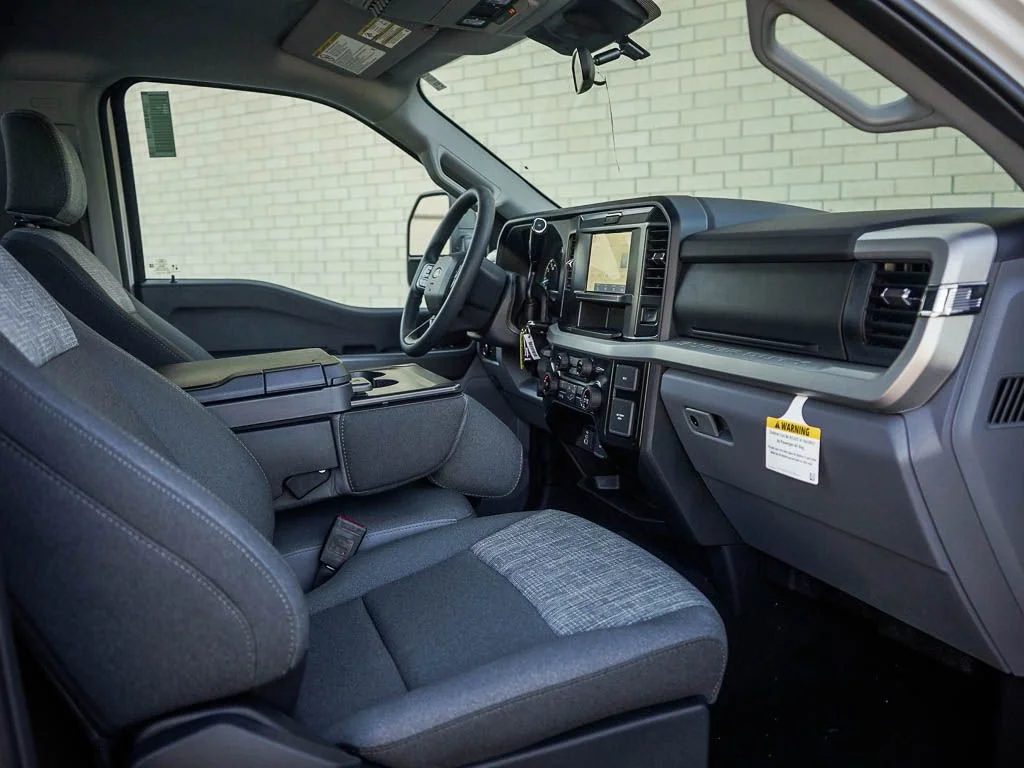 New 2027 Oxford White Ford F-350® XLT image 8
