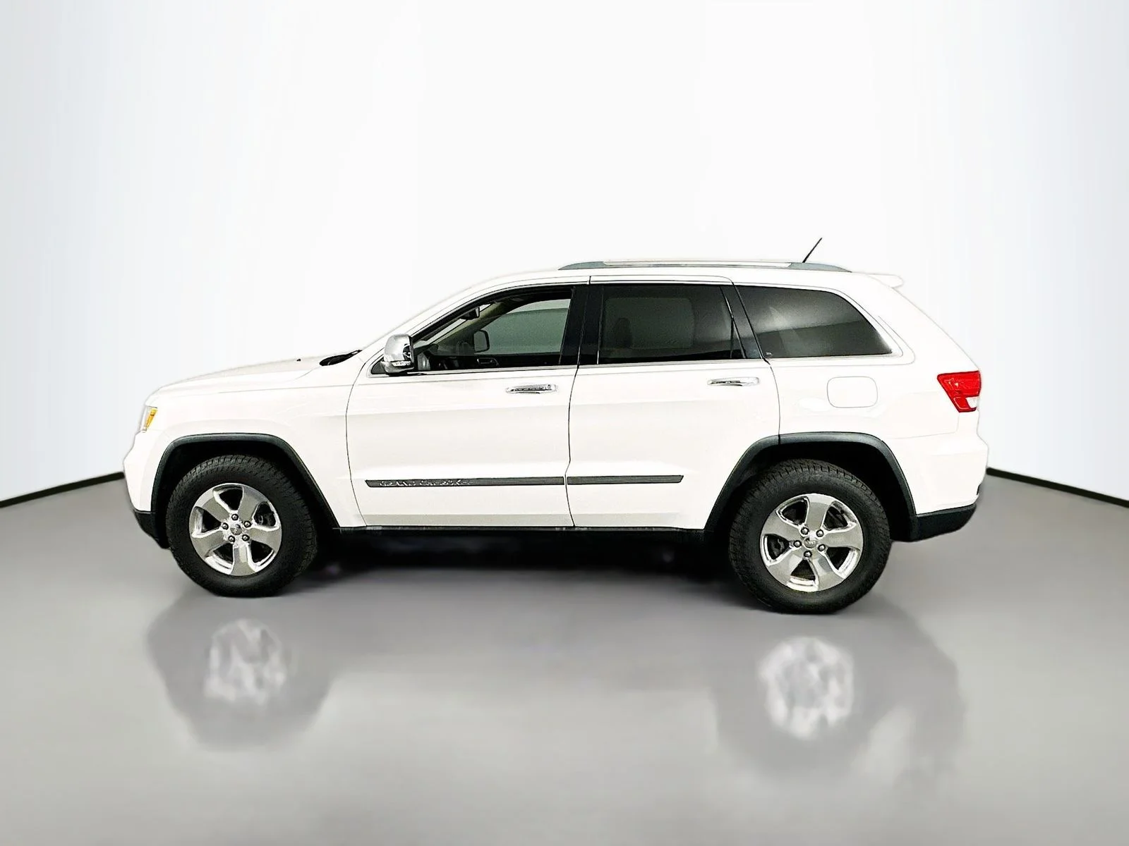 Used 2011 Stone White Clearcoat Jeep Limited image 5