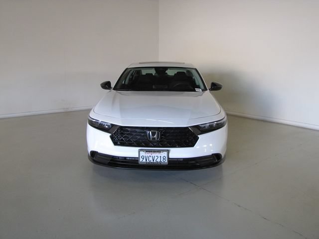 Certified Used 2025 Platinum White Pearl Honda SE image 2