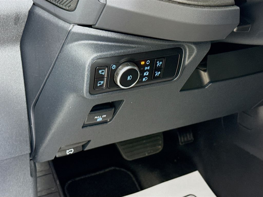 Used 2025 Oxford White Ford Badlands image 14