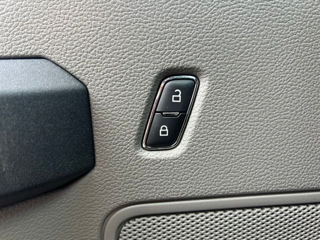 Used 2020 Black Ford XL image 17