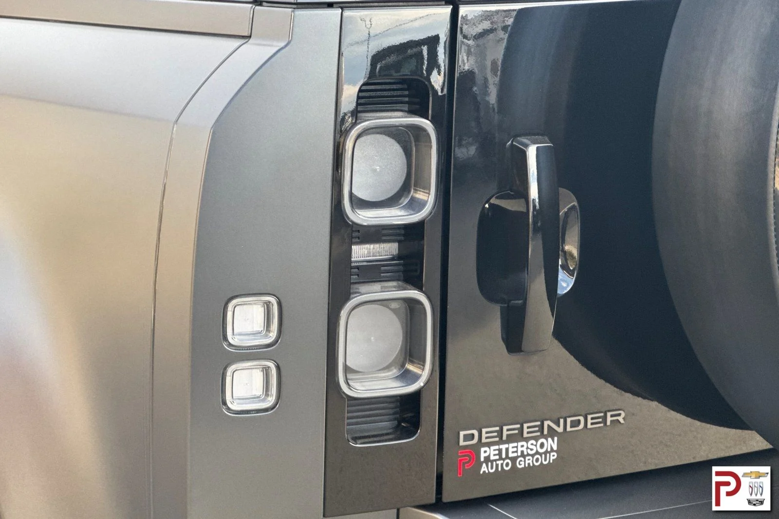 Used 2025 Gray Land Rover V8 image 35