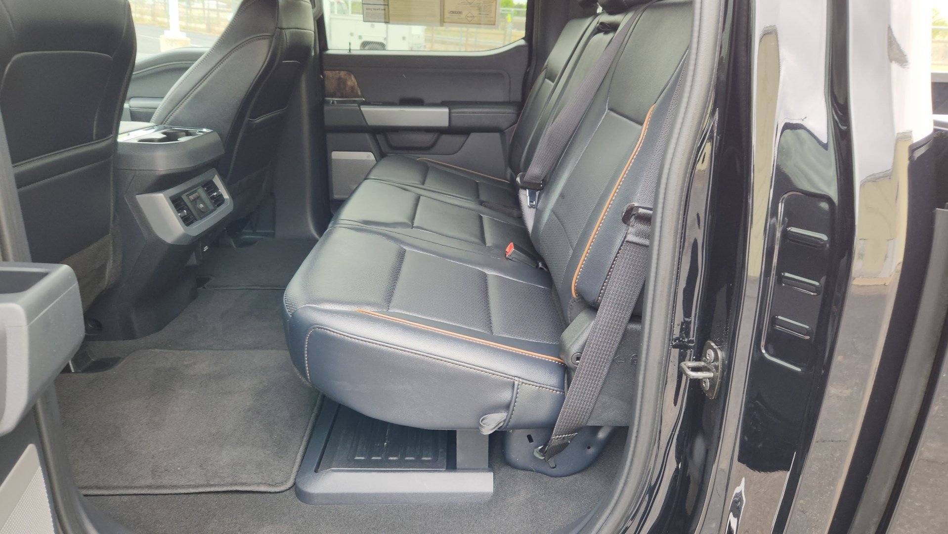 Used 2025 Black Metallic Ford LARIAT image 26