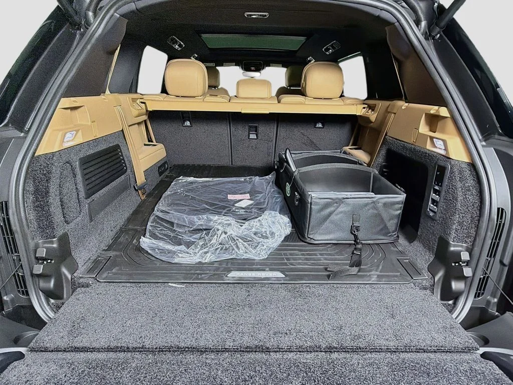 New 2026 Carpathian Grey Land Rover SE LWB 7-Seats / V8 image 28