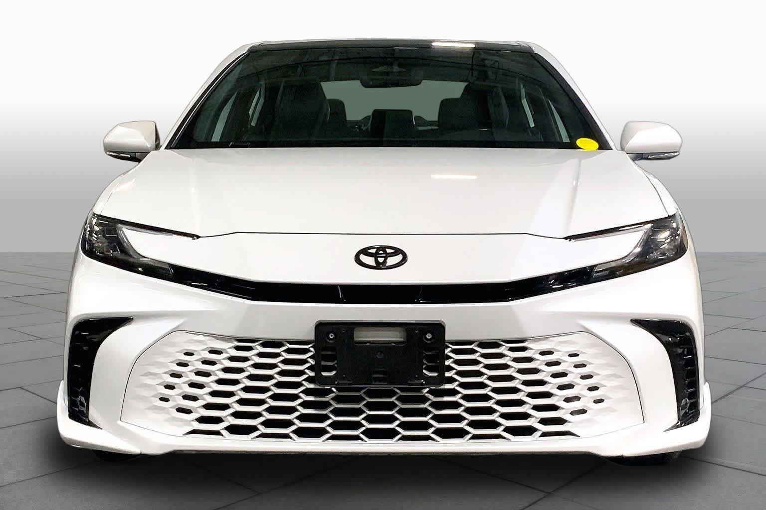 Used 2025 Wind Chill Pearl Toyota XSE image 4
